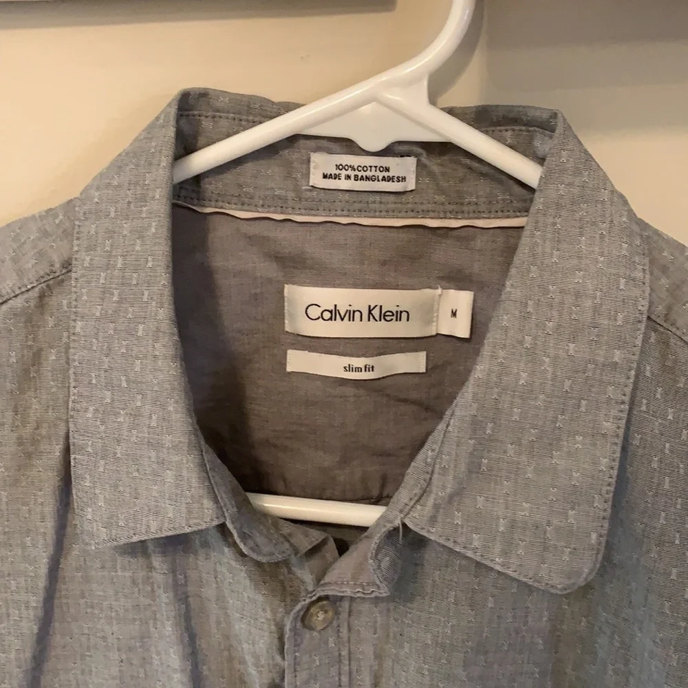 Button down - Picture 2 of 2